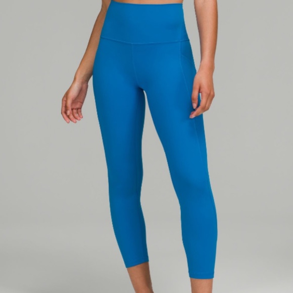 Lululemon High rise 23” Aligns w/ pockets in Poolside